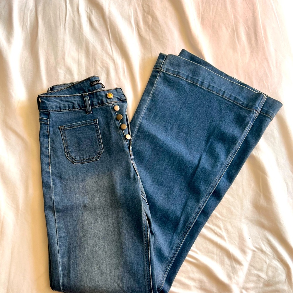 NWOT FASHION NOVA FLARE BELL BOTTOMS S 27